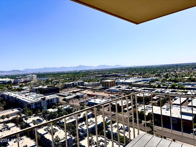 Foto del edificio - 207 W Clarendon Ave