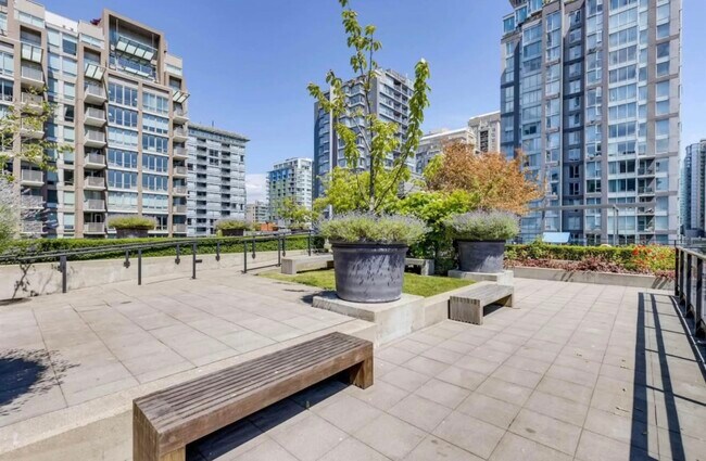 Building Photo - 1088 Richards St