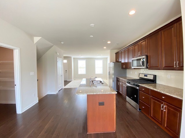 Building Photo - 806 Hoopes Ln