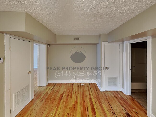 Foto del edificio - 77 1/2 E 7th Ave