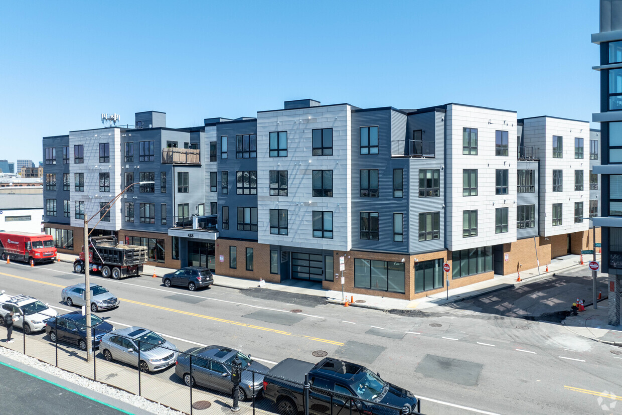 488 Dorchester Avenue se encuentra en el sur de Boston. - 488 DOT