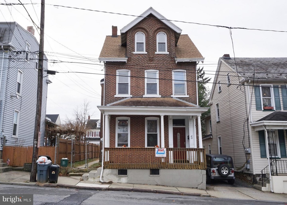 Primary Photo - 30 E Goepp St