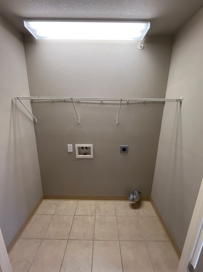 Foto del edificio - 2 BEDROOM 2 BATH GREAT LOCATION