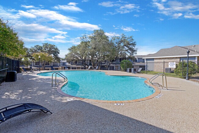 Foto del edificio - Westcreek Townhomes