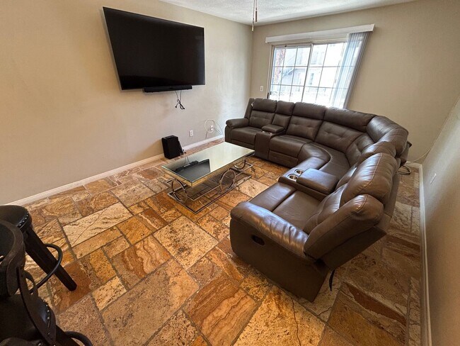Building Photo - INTRODUCING A COZY AND CONVENIENT 1 BEDROO...