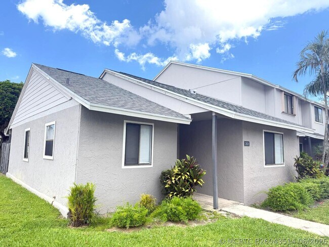 Foto del edificio - 3808 Inlet Cir