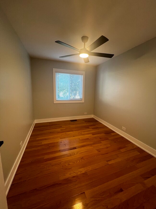 Building Photo - 1041 Cove Dr