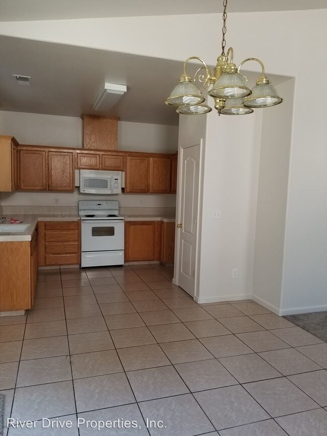 Foto del edificio - 3 br, 2 bath House - 5571 W. Holland Ave.