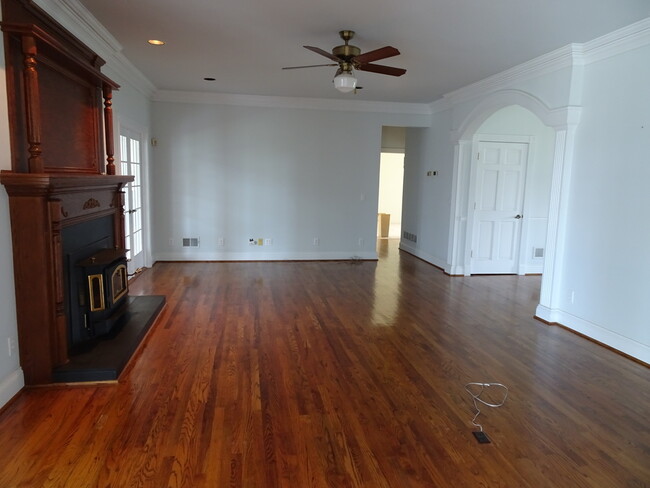 Building Photo - Single Family Home