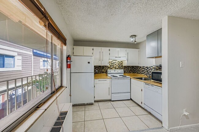 Foto del edificio - Move-In Ready 1-Bed Near Campus ***Application fee reimbursed and admin fee waived!***