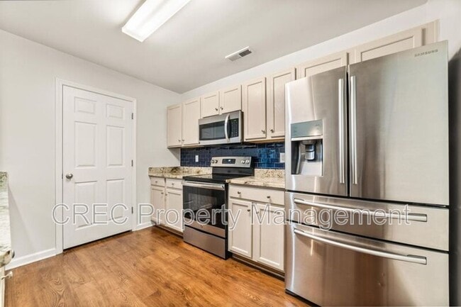 Foto del edificio - 2451 Scholar Ln