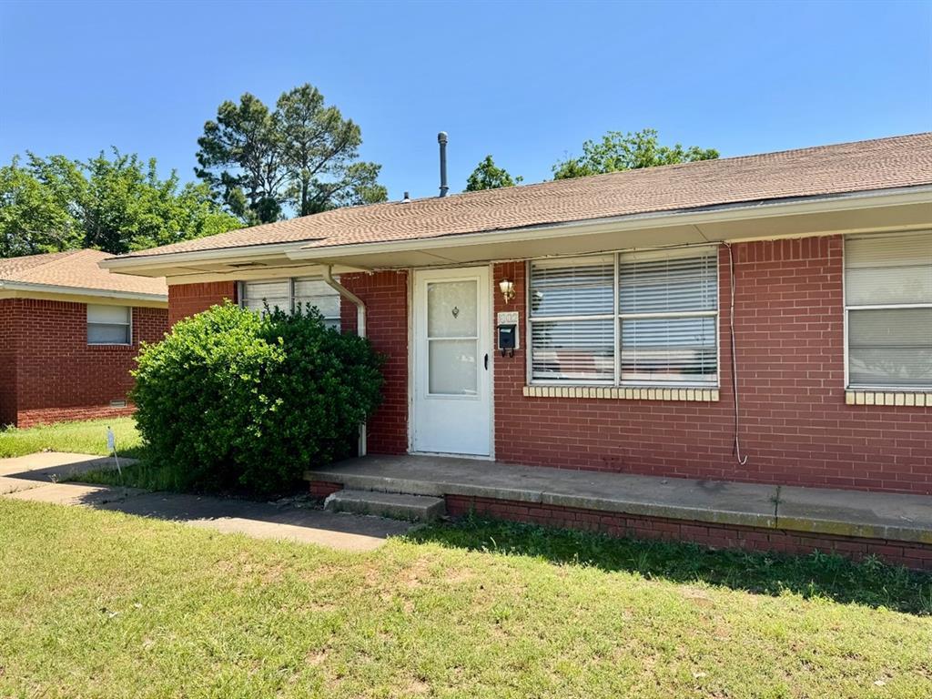 Primary Photo - 1002 E Wayne St