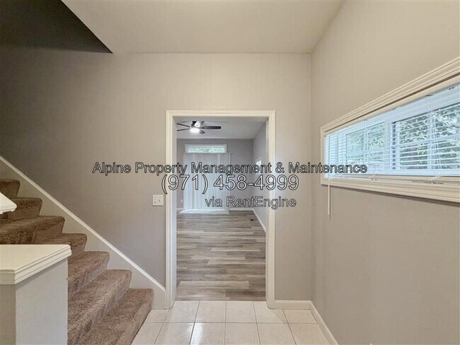 Building Photo - 3925 SW Pinewood Way