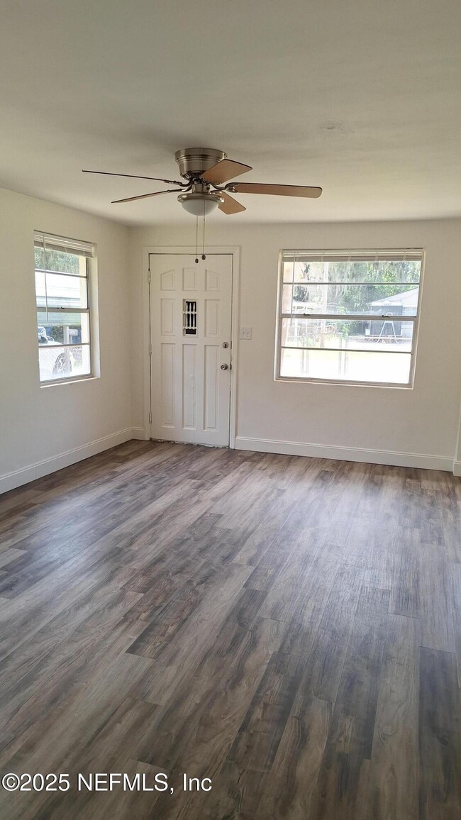 Foto del edificio - 9043 8th Ave