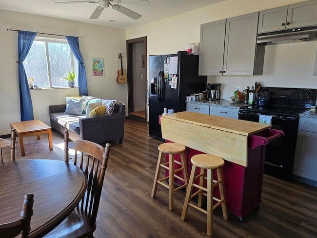 Foto del edificio - 352 Packers Falls Rd