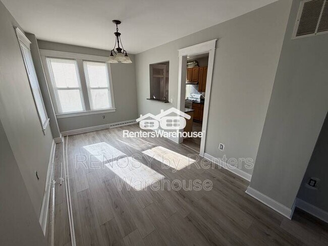Building Photo - 400 Lyndhurst St