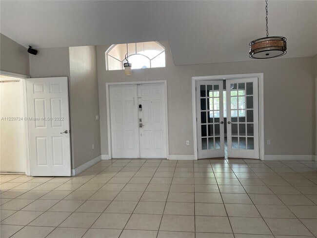 Building Photo - 16911 Crestview Ln