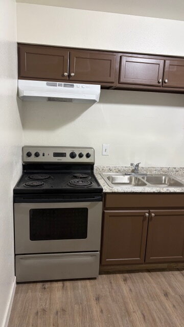 Building Photo - Fully Remodeled 2-Bedroom Townhome in Prime Glendale Location