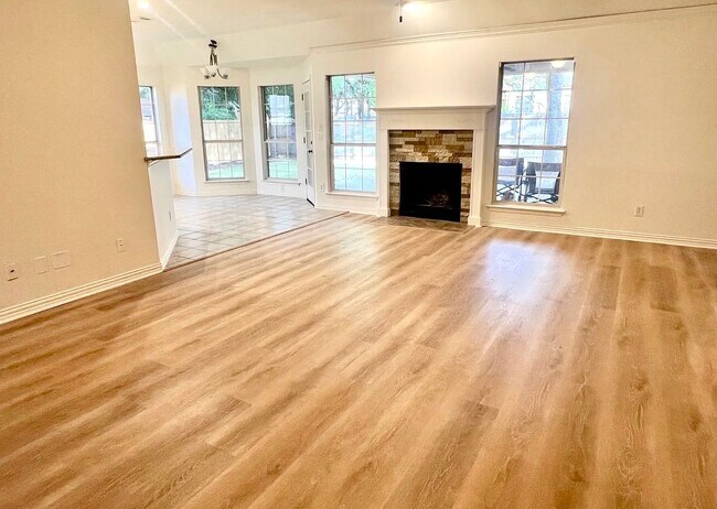 Building Photo - 127 Mockingbird Ln