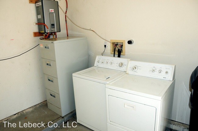 Building Photo - 2452 Plaza Vizcaya NW