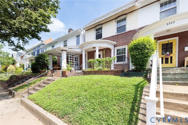 Building Photo - 2302 Maplewood Ave