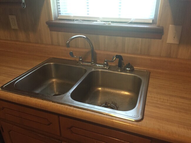 Building Photo - 108 Fair St