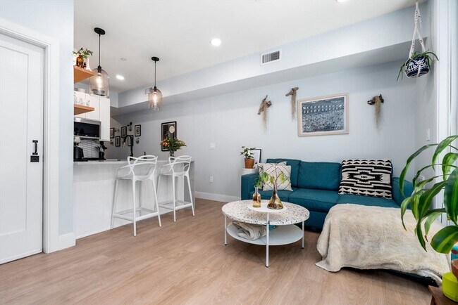 Building Photo - 277 Border St