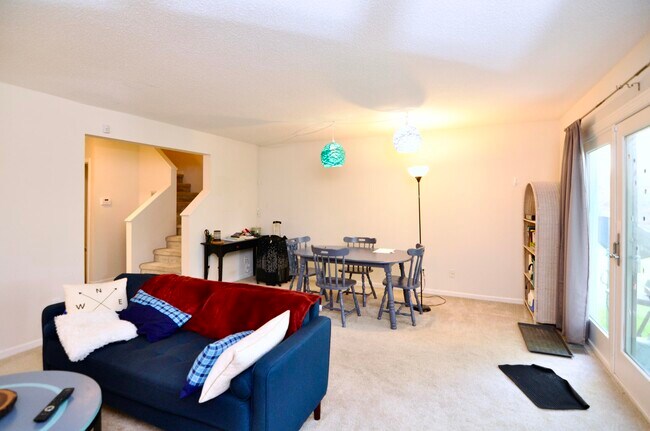 Foto del edificio - 200 Fieldcrest St