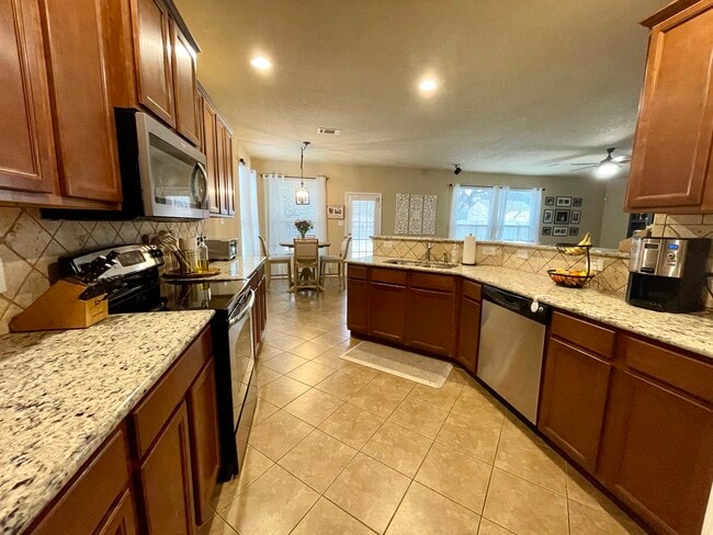 Building Photo - 21634 Seminole Oaks