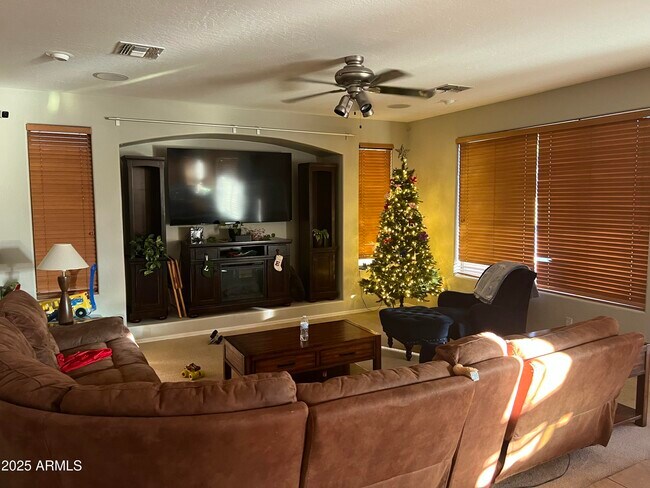 Foto del edificio - 1807 E Valencia Dr