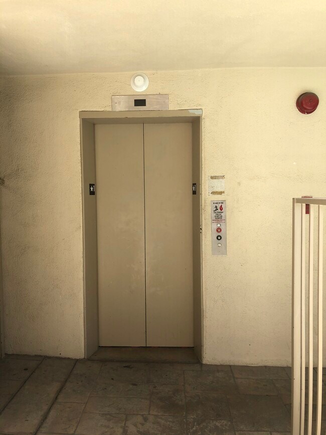 Foto del edificio - 739 N Croft Ave
