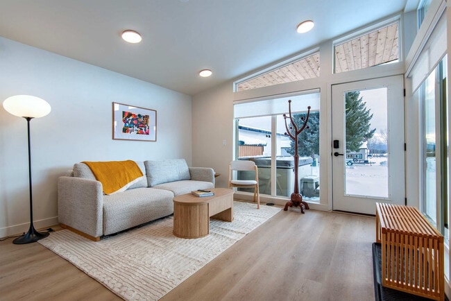 Foto del edificio - 27 4th St E