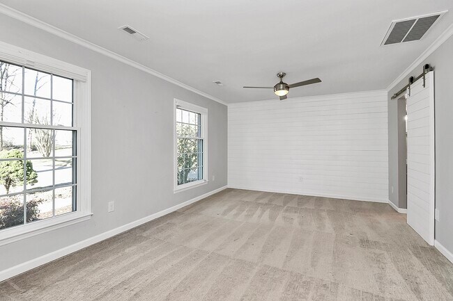 Foto del edificio - 1932 Stoneyridge Dr