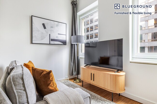 Foto del edificio - 70 W 45th St