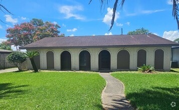 Building Photo - 3008 Tipps Dr