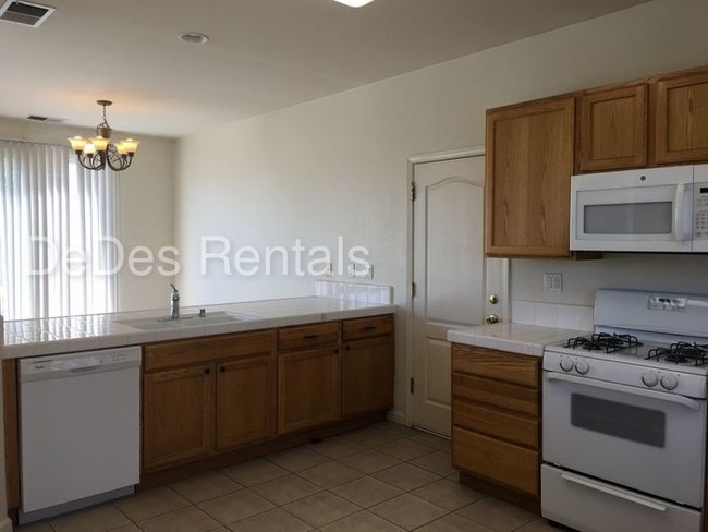 Building Photo - 53 Royal Gorge St