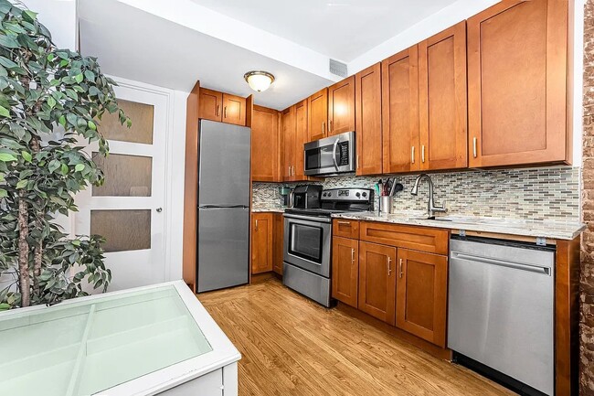 Building Photo - 129 W 56th St