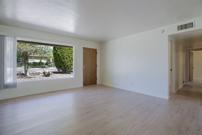 Foto del edificio - 3 bedroom,1.5 bath with 1 car garage close to schools, hospital and shopping!