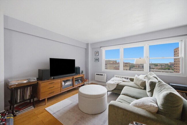 Foto del edificio - 2909 N Sheridan Rd