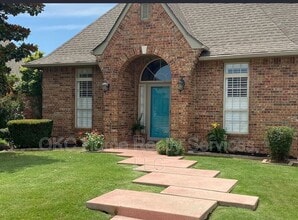 Building Photo - 1216 NW 190th Pl