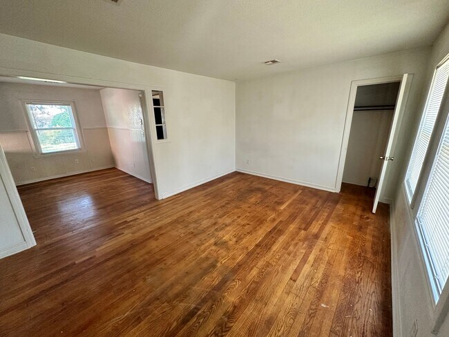Foto del edificio - 2 Bed 1 Bath OKC
