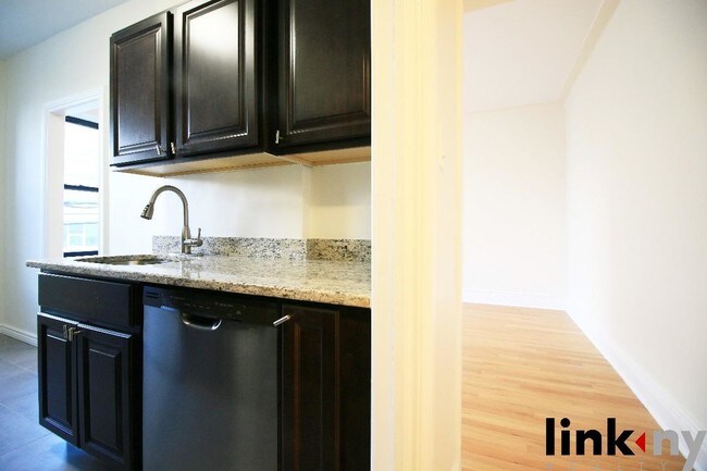 Foto del edificio - 3805 Crescent St