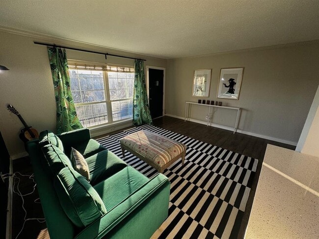 Building Photo - 2425 Ashdale Dr