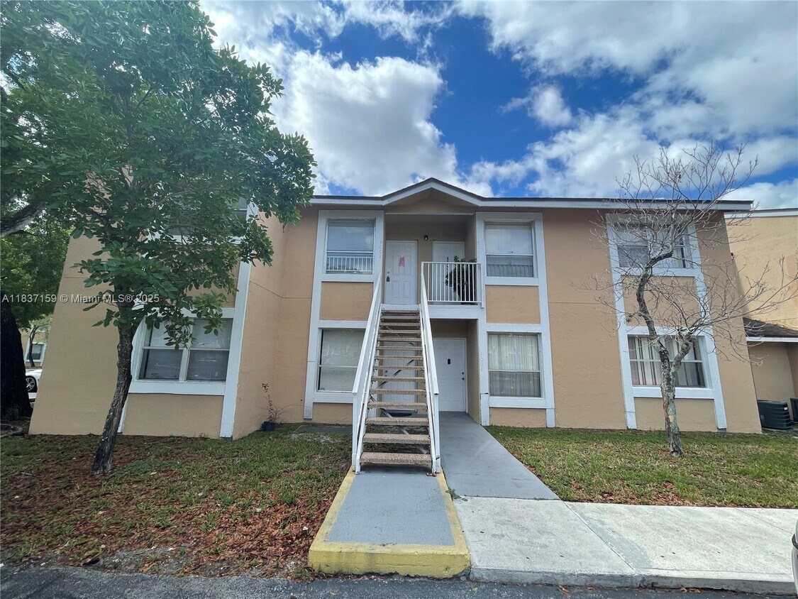 Primary Photo - 8002 SW 21st Ct