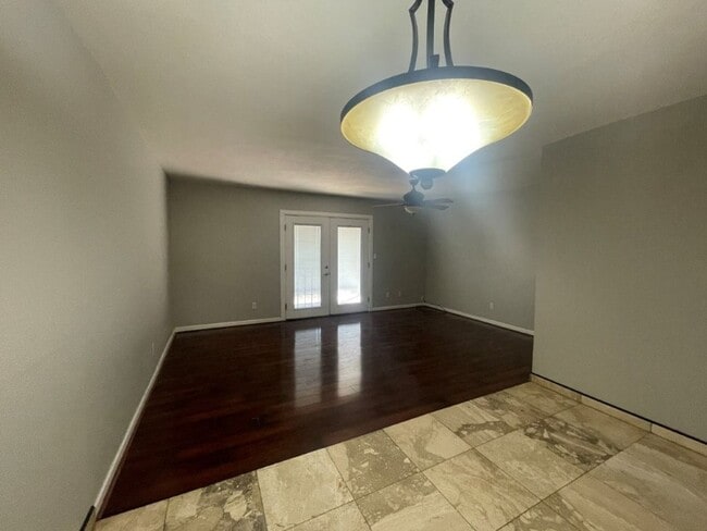 Foto del edificio - 913 E Beryl Ave