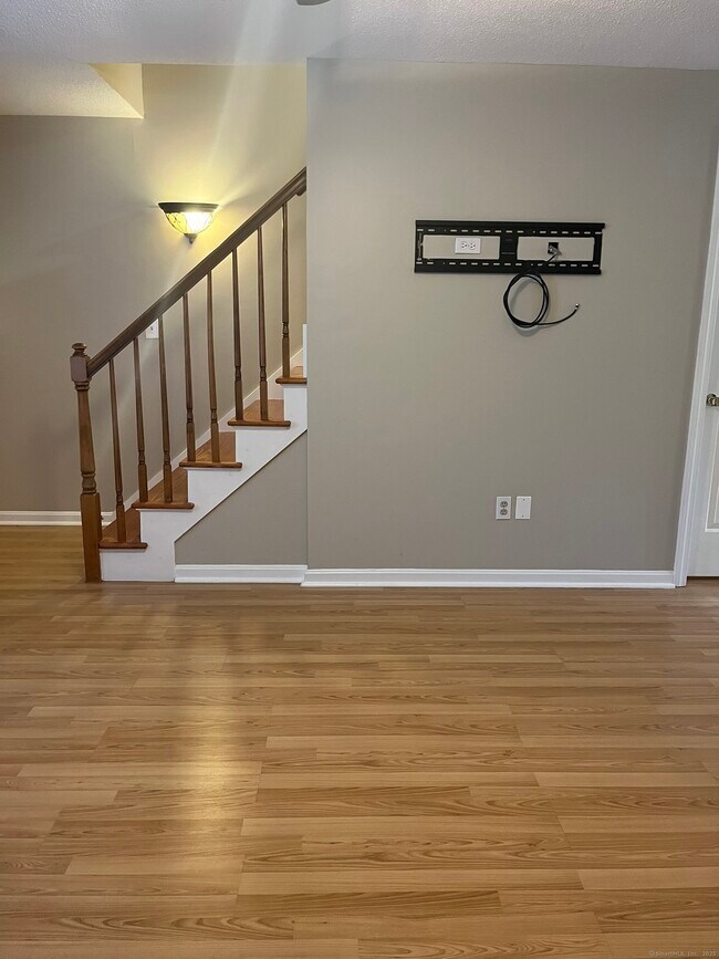 Foto del edificio - 67 Brentwood Dr