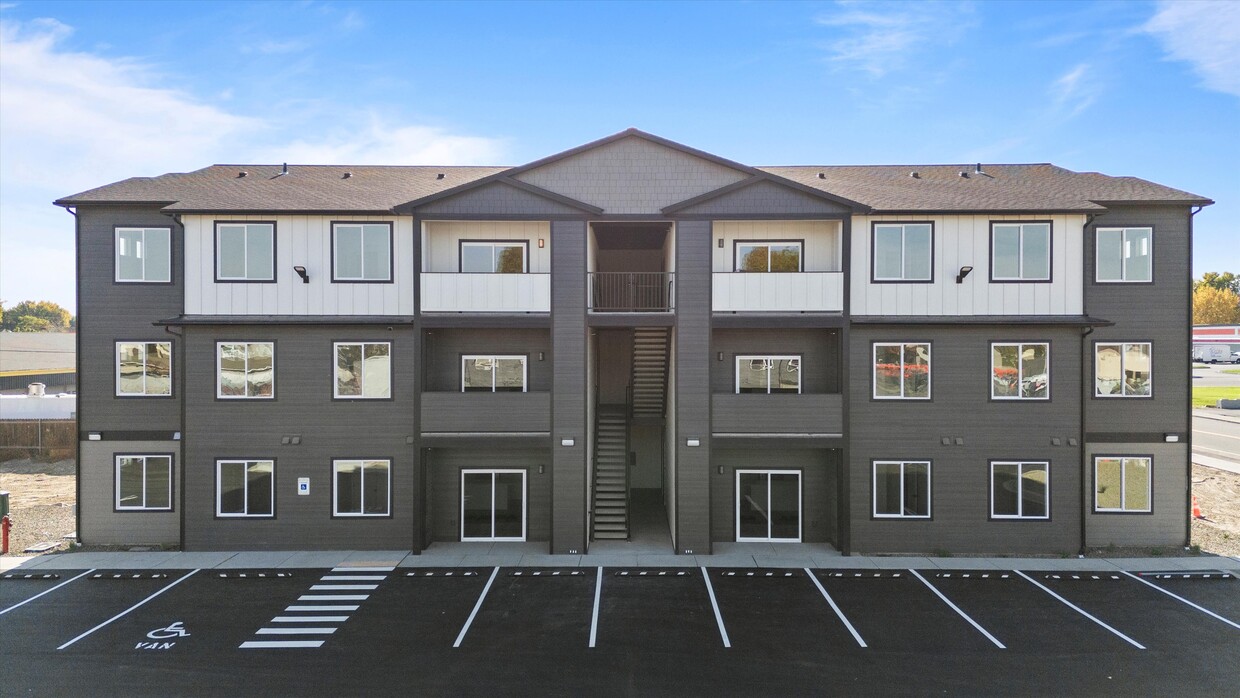 Primary Photo - Bonneville Apartments