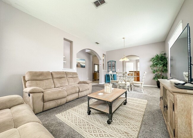 Photo - 5 Bed Pool Home For Rent