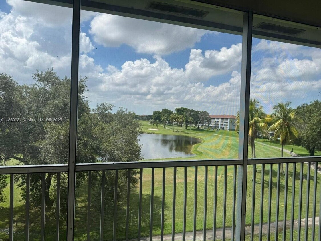Foto principal - 13450 SW 3rd St