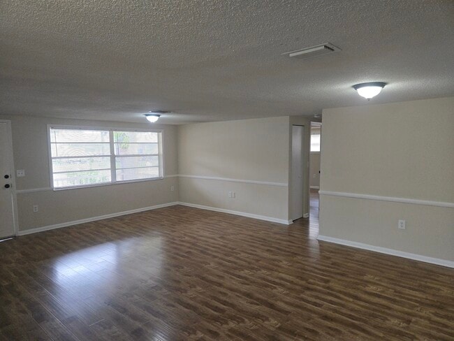 Building Photo - 8846 Goshen Ln